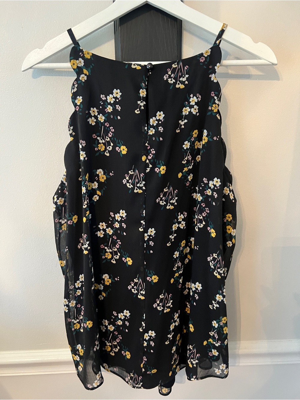 Women's Black Floral Sleeveless Blouse - Chic Summer Top